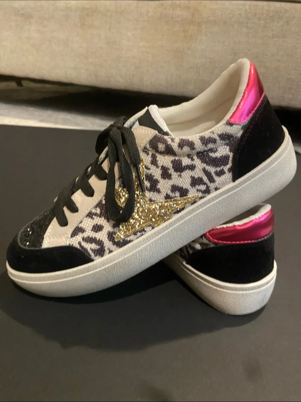 Leopard Accent Glitter Toe Sneakers - Black & Cream